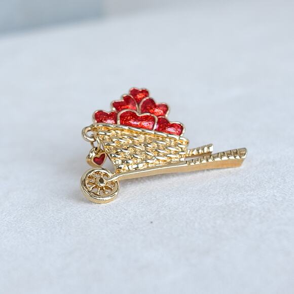 Vintage 1992 Avon Garden Of Love Wheelbarrow Hearts Pin Brooch Gold Tone Lapel - Picture 2 of 5